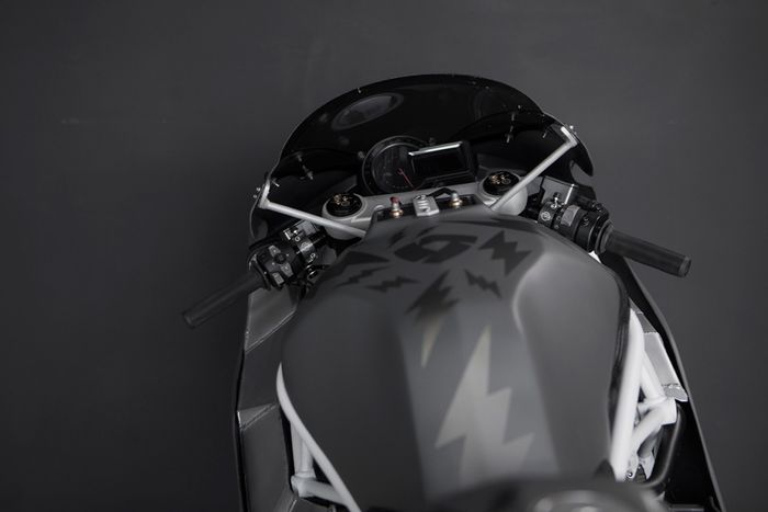 Kawasaki Ninja H2 custom hasil kolaborasi Wrenchmonkees dan REV&rsquo;IT