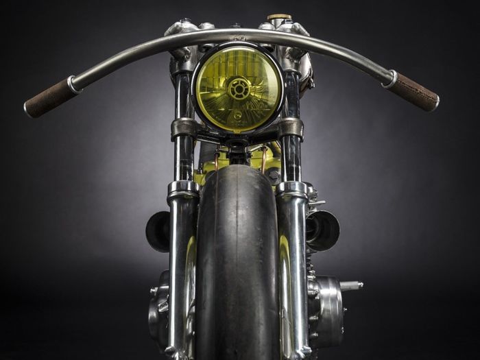 Tampang depan Honda CB350 custom cafe racer dari Titan Motorcycles