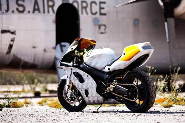 Kawasaki ZX7 &ldquo;Thunder Chunky&rdquo; dari Icon1000