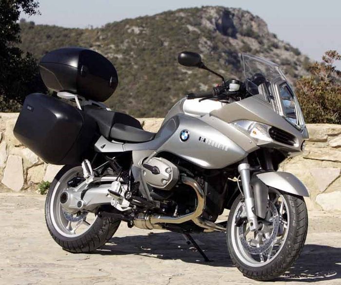 Tampilan standard BMW R1200ST 2005