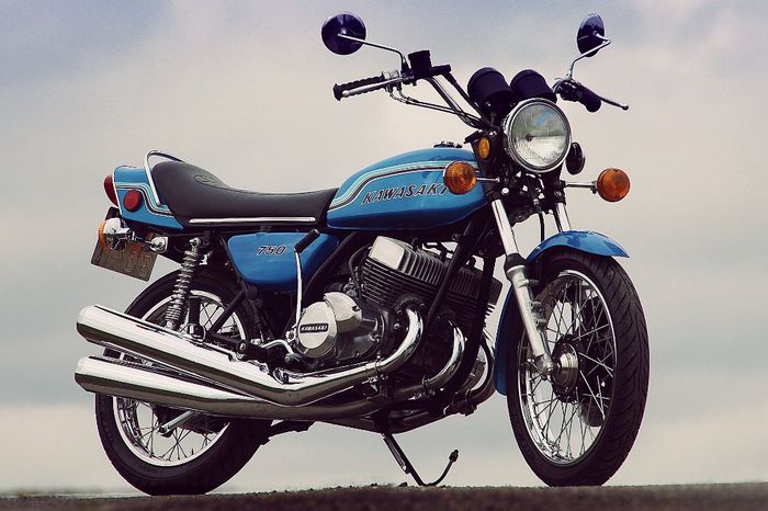 Tampilan standard Kawasaki H2 750 Mach IV