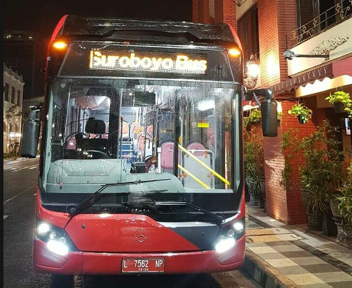 Tampilan muka dari Bus Suroboyo