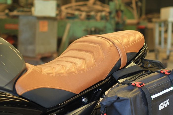 Jok diganti dengan model klasik