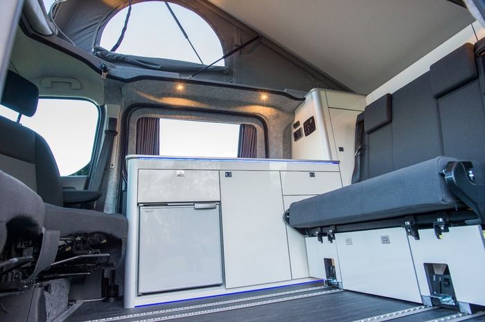 Enggak perlu takut kejeduk nih, atapnya tinggi!