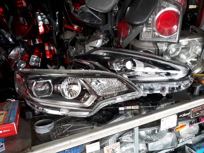 Bengkel Spesialis Limbah Bodypart Headlamp Toyota Innova  