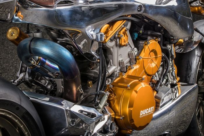 Tampang blok mesin Ducati Panigale 1199 S Racer custom dari Ortolani Customs