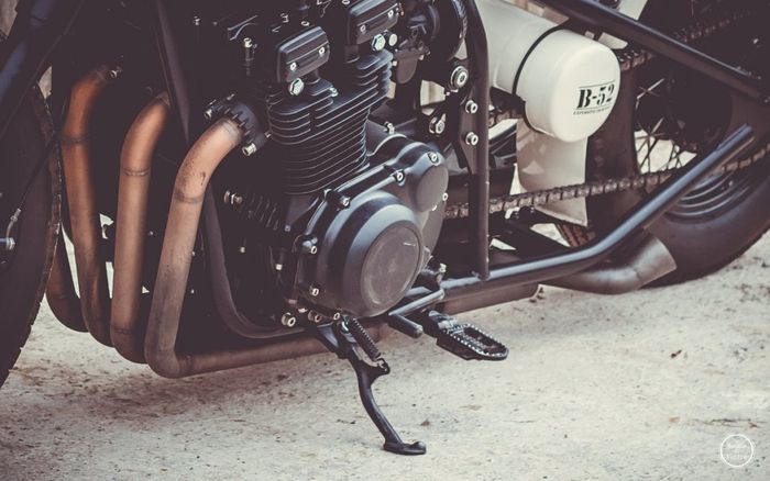 Suzuki GSX1100 E custom bobber dari Racer Factory