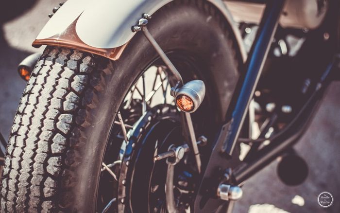 Suzuki GSX1100 E custom bobber dari Racer Factory