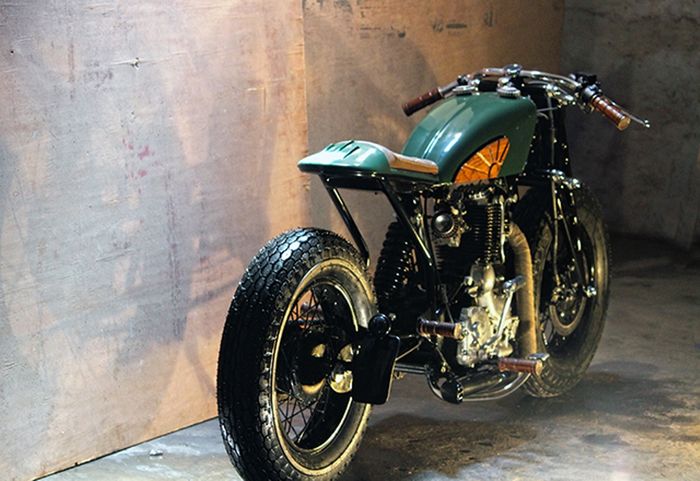 Gaya buritan Royal Enfield Machismo 350 cc custom brat-cafe besutan Bull City Customs