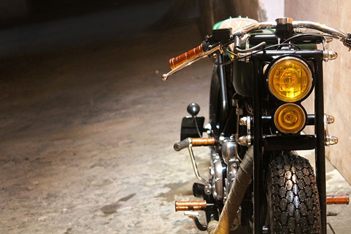 Royal Enfield Machismo 350 cc custom brat-cafe besutan Bull City Customs