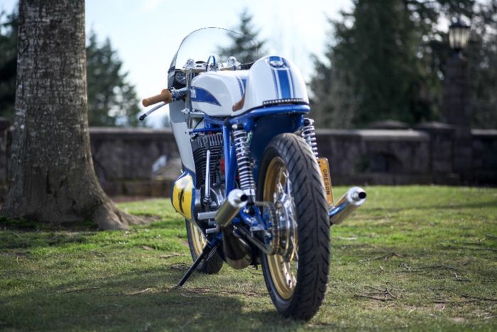 Suzuki T500 Titan 1975 custom vintage road racer dari Weberwerks