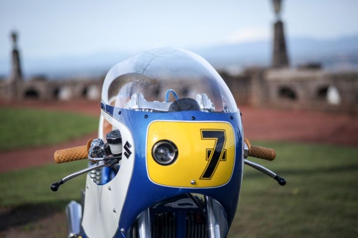 tampang lampu depan Suzuki T500 Titan 1975 custom vintage road racer dari Weberwerks