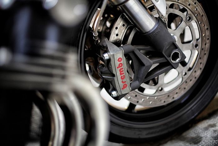 Rem radial Brembo di Honda CBX1000 custom streetfighter dari Tony&rsquo;s Toy Custom Motorcycles