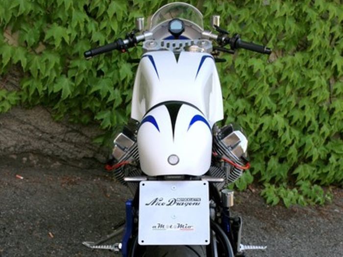 Tampak belakang Moto Guzzi V11 custom cafe racer milik Nico Dagroni