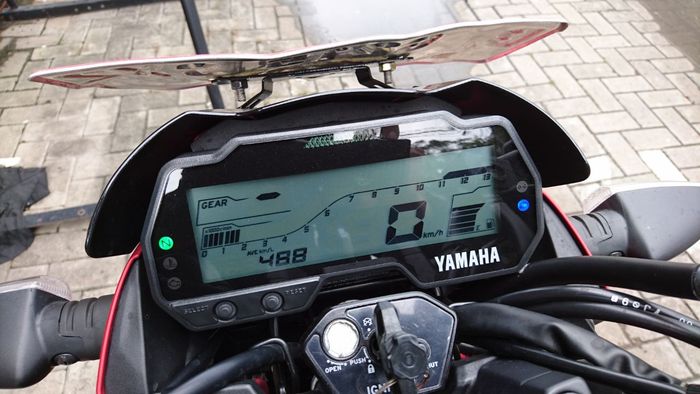 Spidometer di Yamaha V-Ixion R