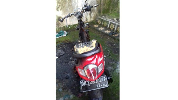 Penampakan belakang Honda Scoopy yang dibakar pemiliknya sendiri