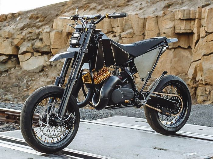 Yamaha RD350 custom supermoto dari Spoken Moto