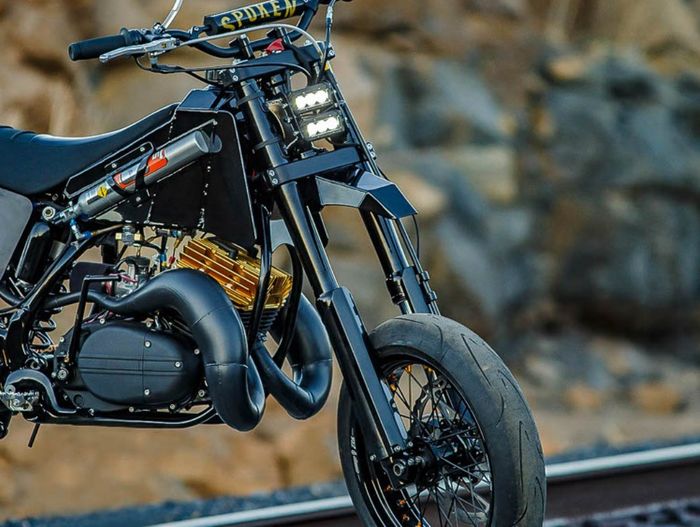 Yamaha RD350 custom supermoto dari Spoken Moto