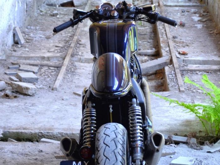 Honda VT1100 Shadow custom cafe racer dari Raw Metal Racers