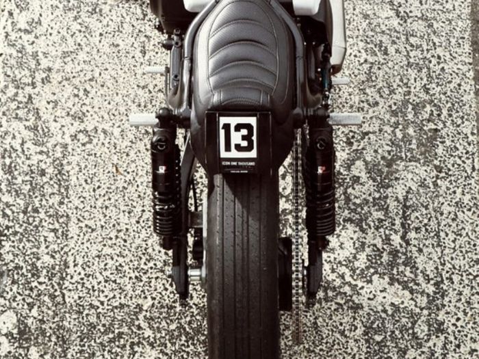 Triumph Speedmaster custom 1960&rsquo;s drag bike besutan Icon 1000
