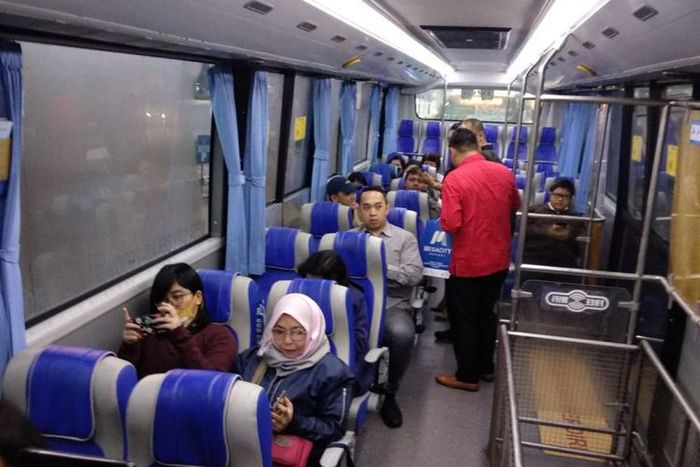 Bus Transjakarta Premium