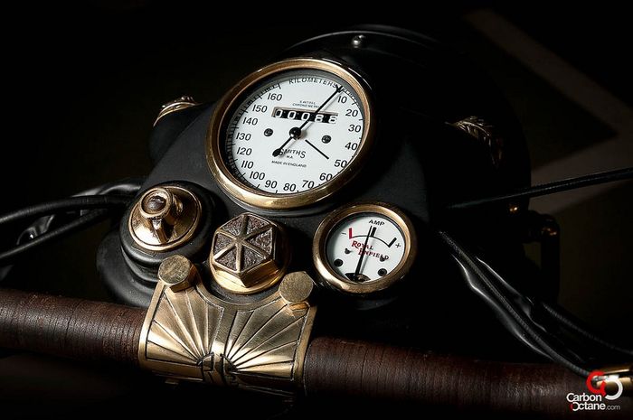 Panel instrumen Royal Enfield Bullet 500 1994 custom bobber besutan Marco Moller