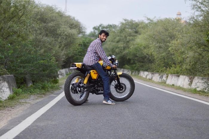 Bajaj Pulsar 150 custom cafe racer dari The Hustler Moto