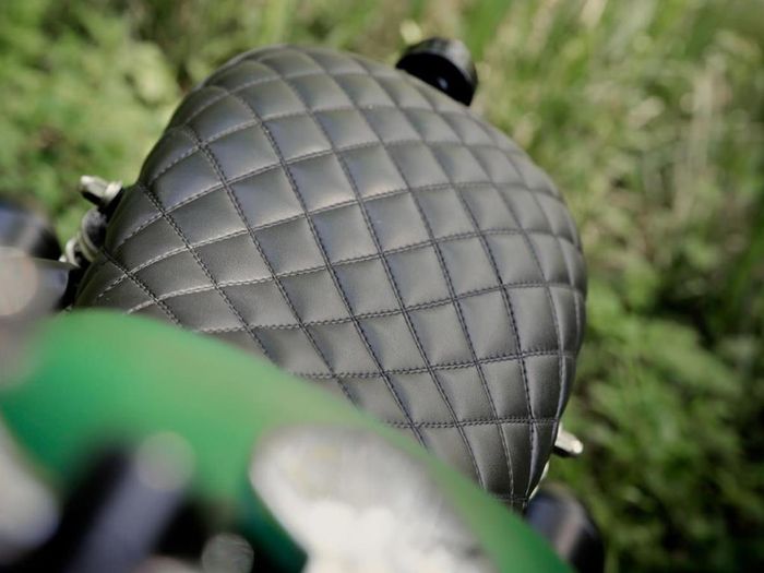 Honda CB750 K7 custom brat style-scrambler dari 4h10