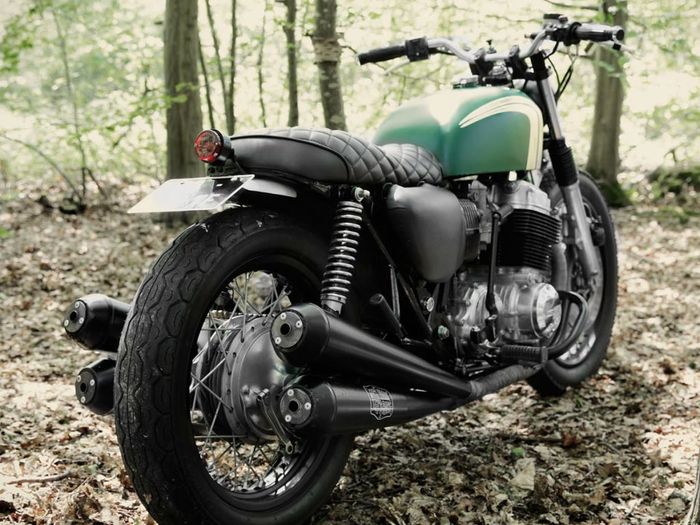 Honda CB750 K7 custom brat style-scrambler dari 4h10