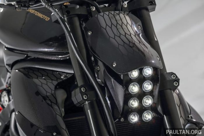 Kawasaki ER-6n custom bobber garapan Kenny Yeoh