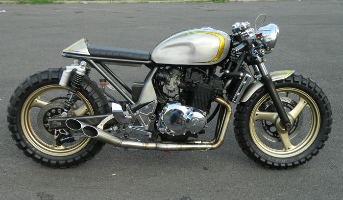 Suzuki Bandit 400 (Suzuki GSF400) custom cafe racer besutan Jowo Kustom