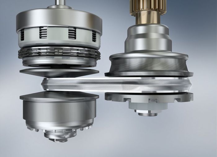 Continuously Variable Transmission atau transmisi CVT digerakkan melalui sepasang puli yang terhubung sabuk baja.