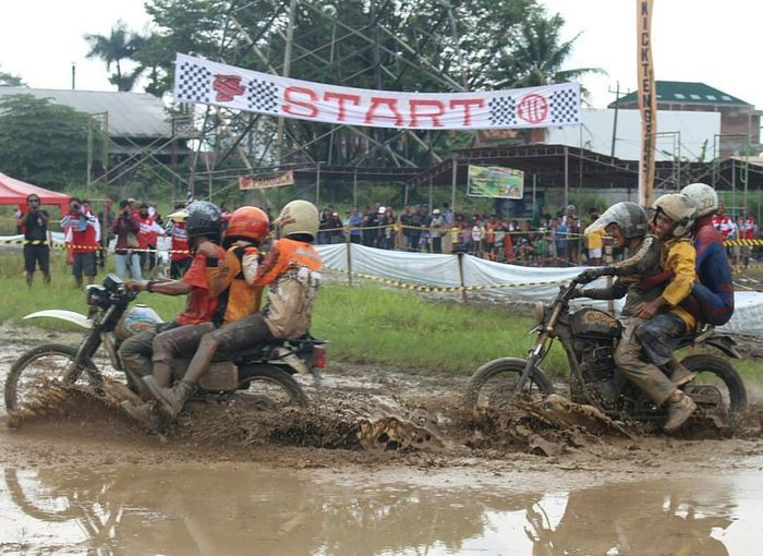 Aksi pembalap kelas 3 in 1 di ajang Kicktengfest #4 2017