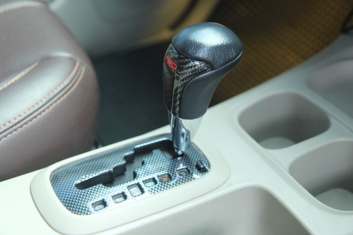 Shiftknob carbon TRD berikut panel karbon