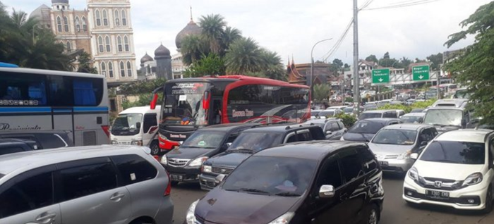 Kondisi kemacetan di Jalur Puncak, Sabtu (17/3/2018).