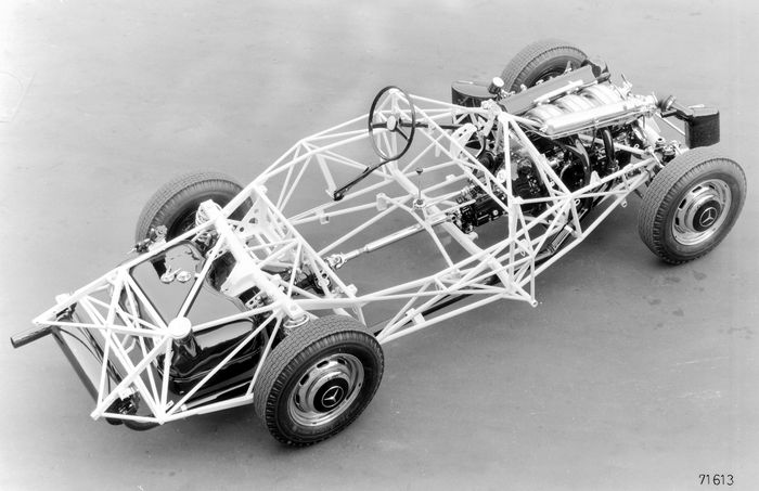 Sasis tubular spaceframe di Mercedes-Benz 300 SL (W 198 I) tahun 1954-1957