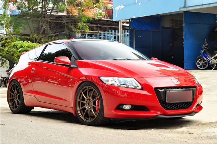 Mobil sport hybrid Honda CR-Z 