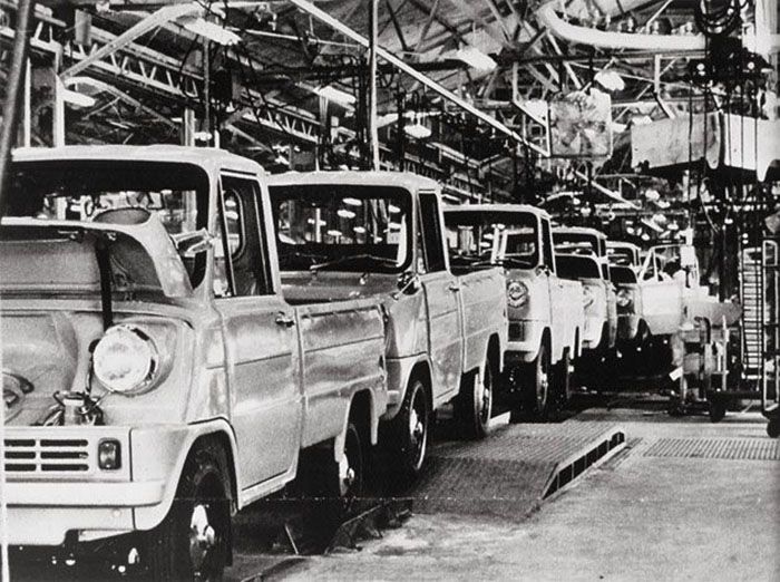 Line produksi Honda T360 di Pabrik Honda Saitama