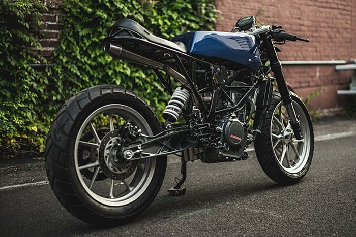 KTM RC390 custom cafe-tracker dari One-Up Moto Garage