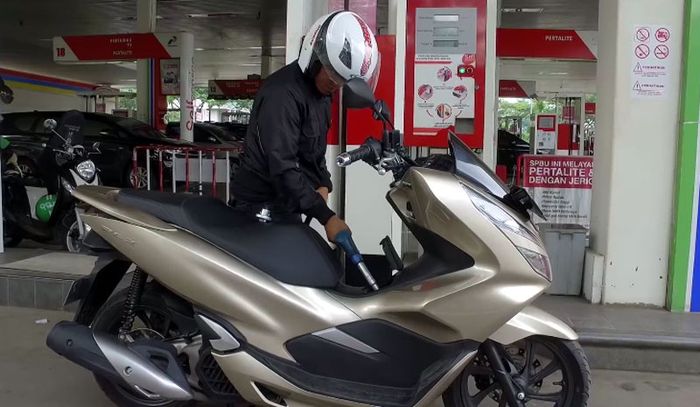 Ilustrasi isi bensin