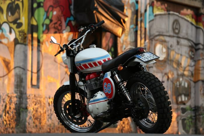 Triumph Bonneville custom scrambler dari Grease Monkey