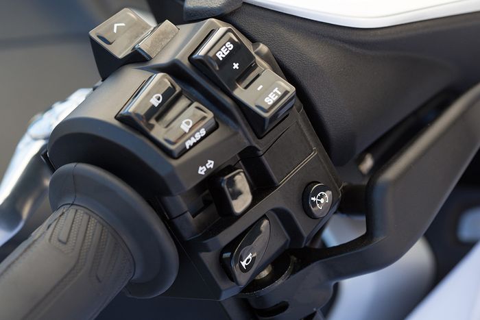 Fitur Cruise Control Di Yamaha TMAX DX