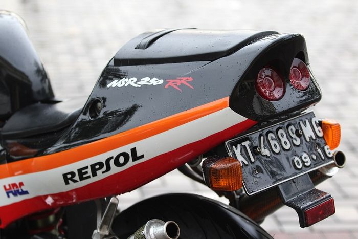 Bodi belakang gendut khas sport 90-an