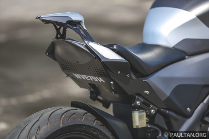 Honda CBR250R &ldquo;MechaStallion&rdquo; besutan Kenstomoto