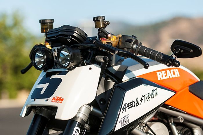 KTM Duke 690 custom hasil garapan DS Restoration
