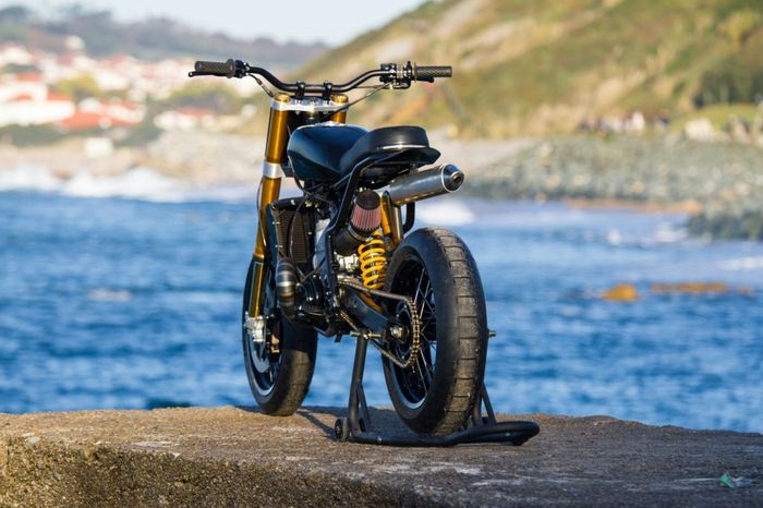 Honda CR500 &ldquo;LM-05&rdquo; custom supermoto besutan Dab Design