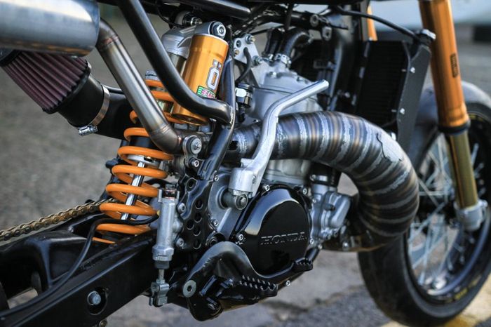 Honda CR500 &ldquo;LM-05&rdquo; custom supermoto besutan Dab Design