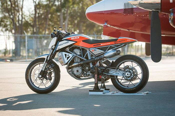 KTM Duke 690 custom hasil garapan DS Restoration