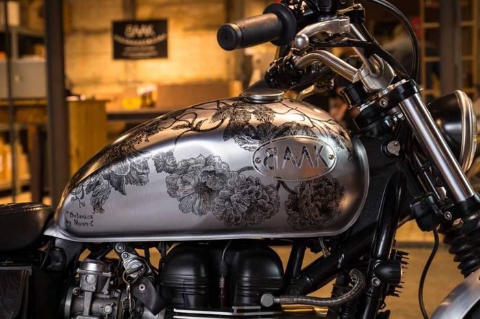Triumph Bonneville custom tracker hasil garapan BAAK Motorcycles