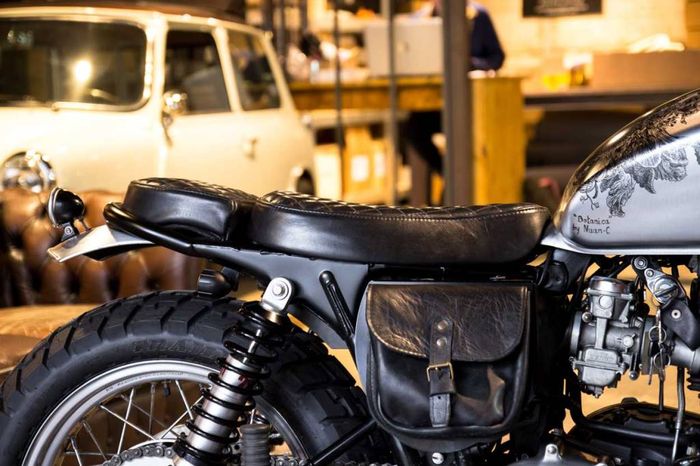 Triumph Bonneville custom tracker hasil garapan BAAK Motorcycles
